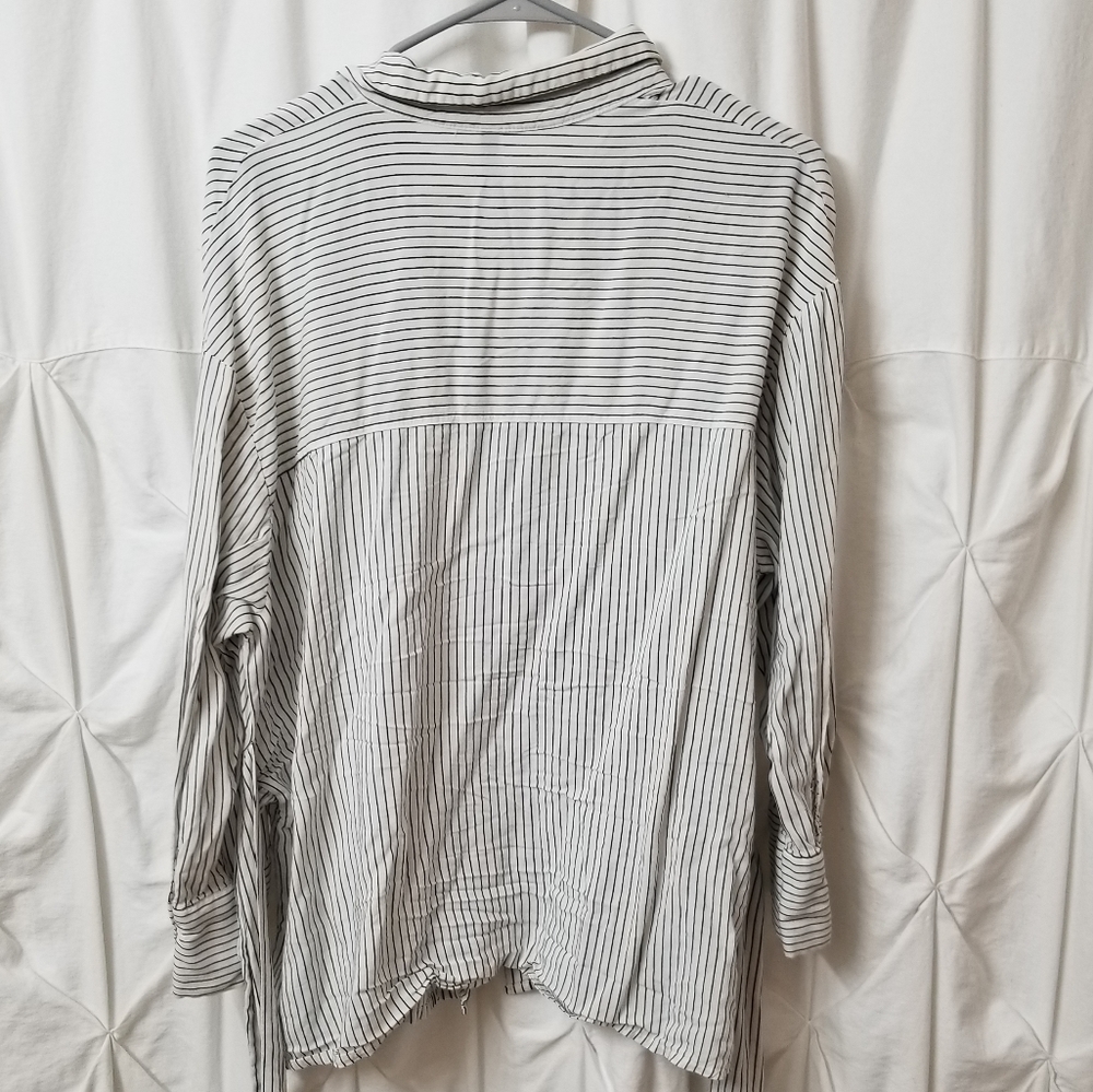 Massini Button Up Top - Picture 2 of 3